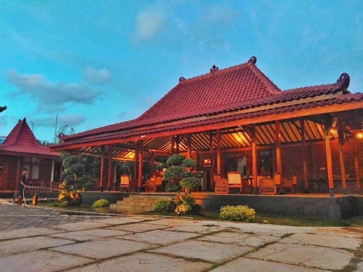 The Royal Joglo Hotel Tepus Екстериор снимка