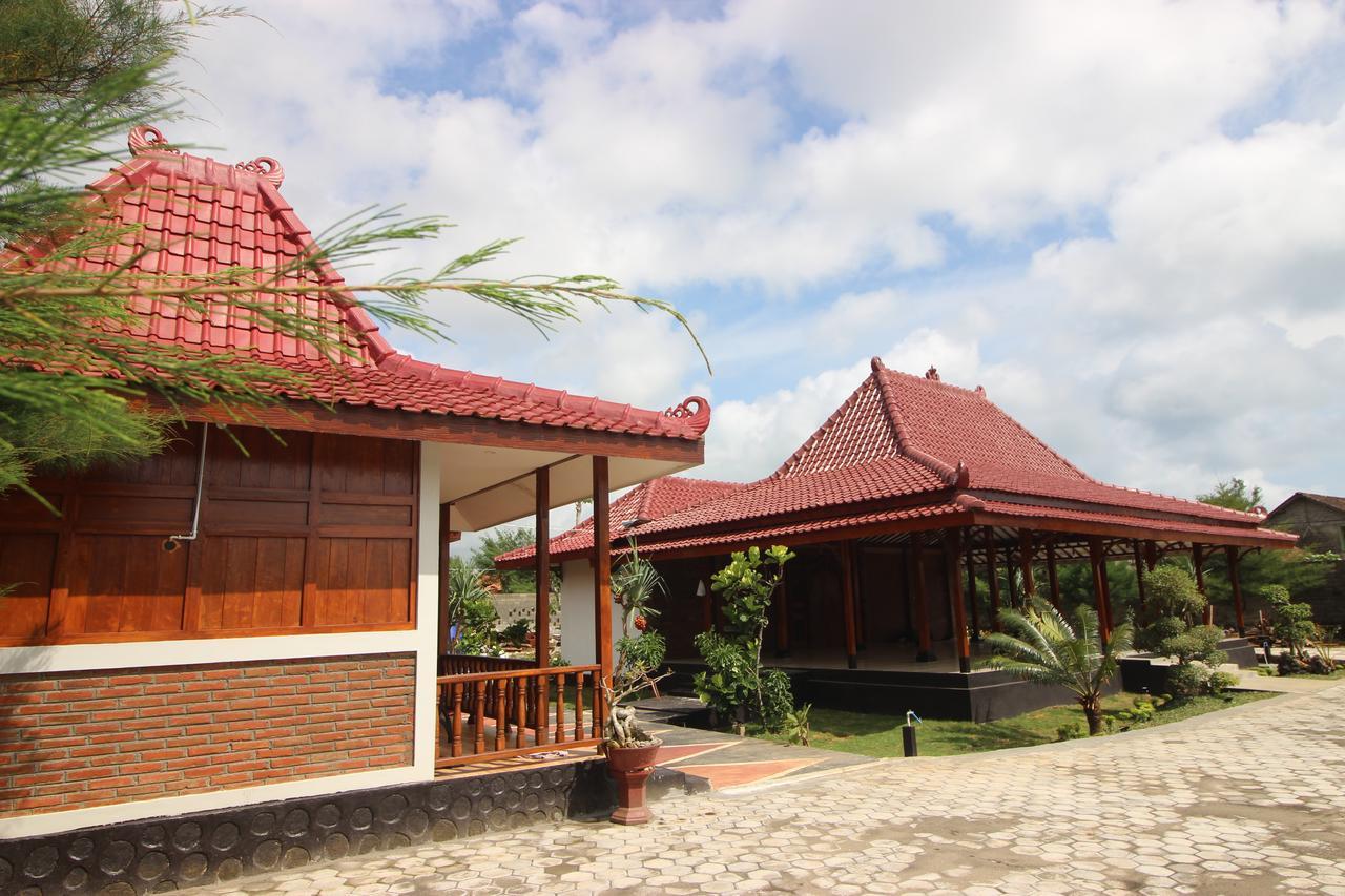 The Royal Joglo Hotel Tepus Екстериор снимка