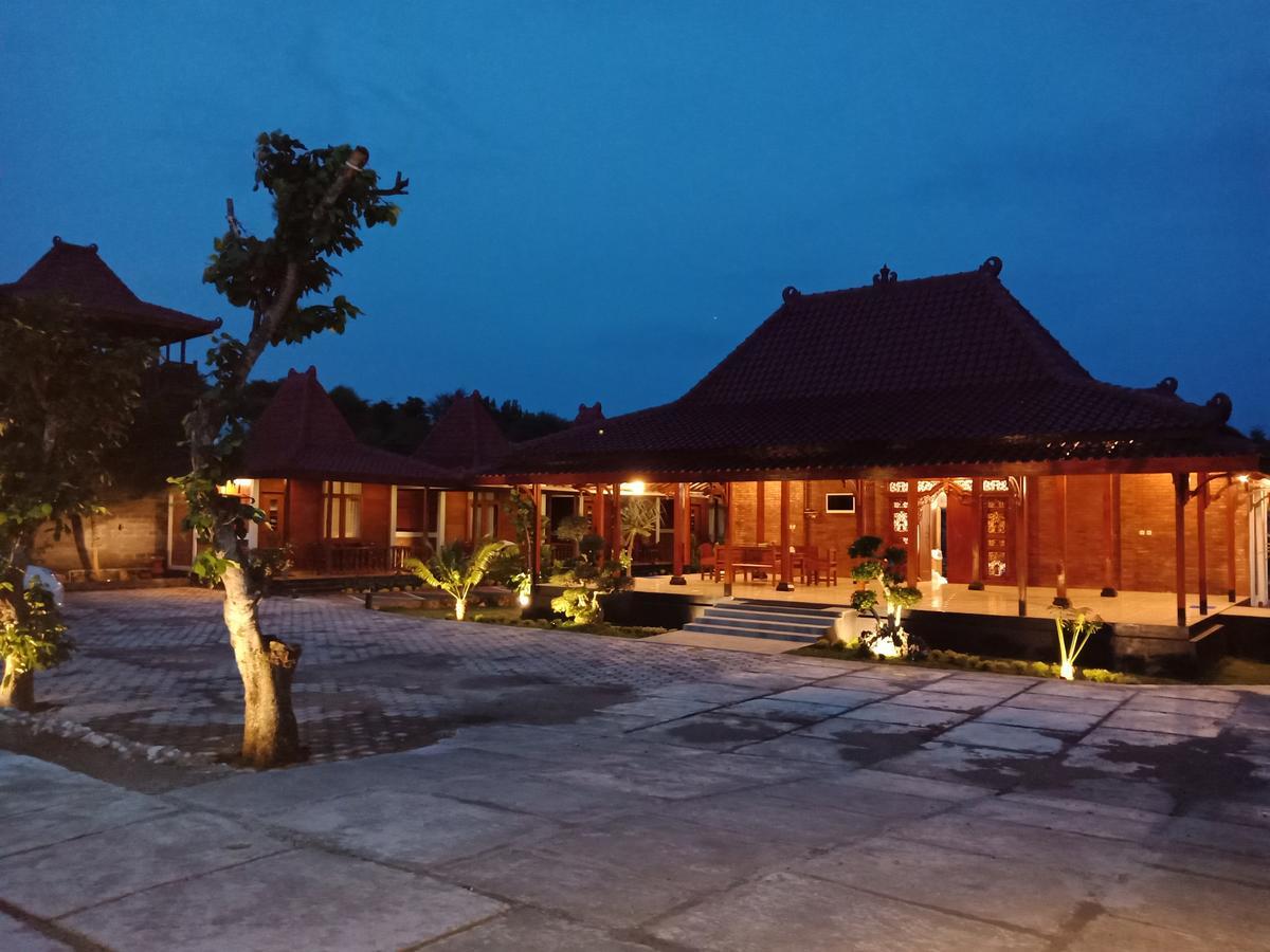 The Royal Joglo Hotel Tepus Стая снимка